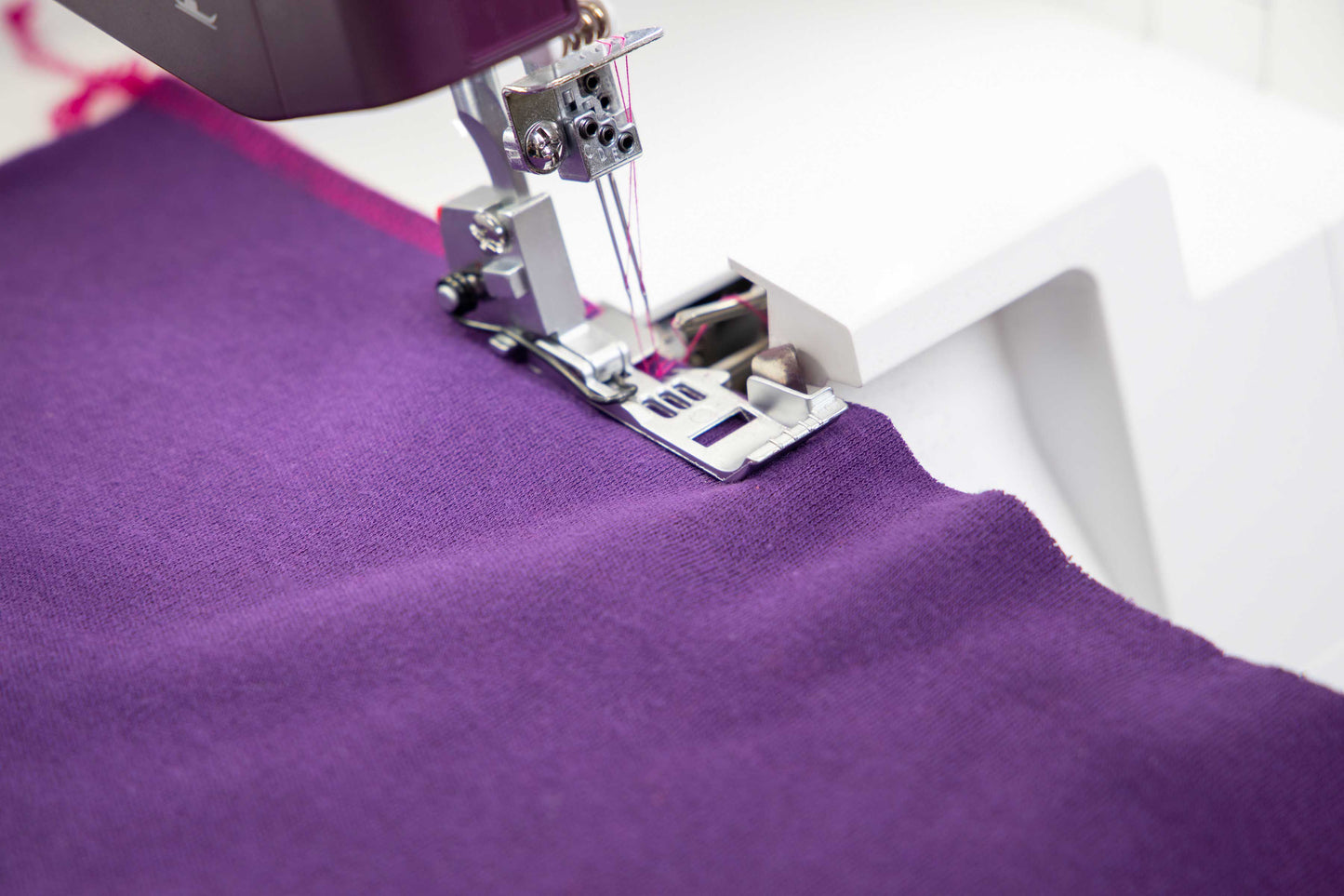 PFAFF admire air 7000 Coverlock Machine