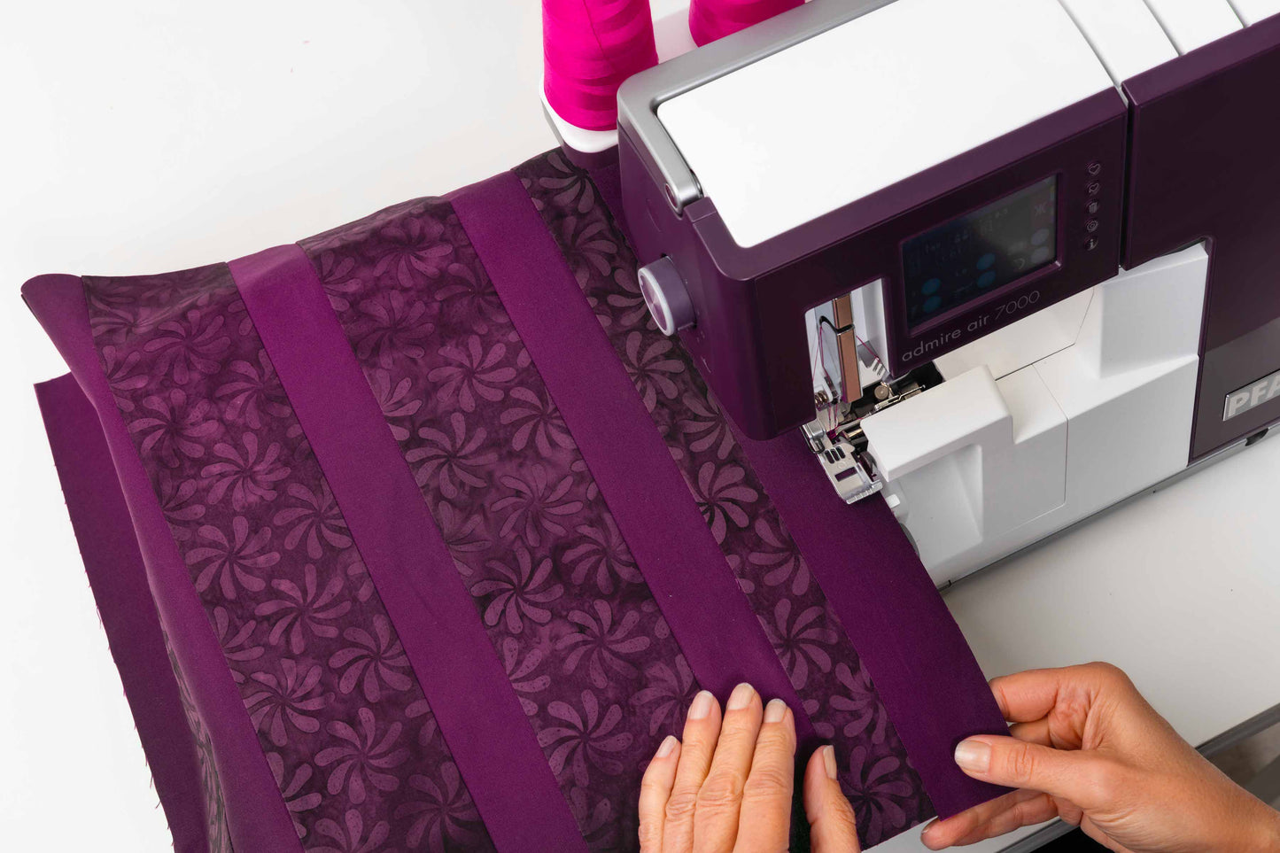 PFAFF admire air 7000 Coverlock Machine