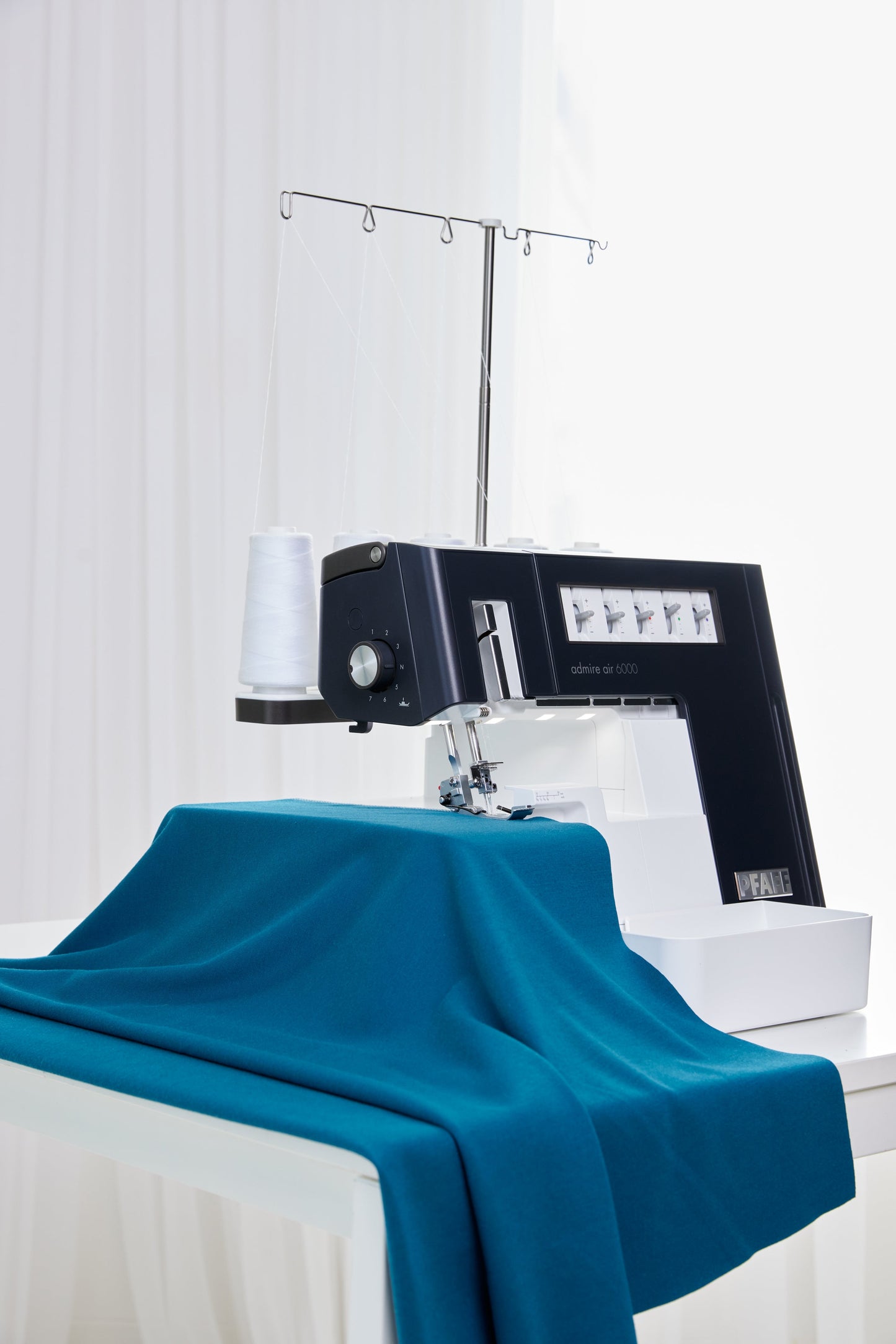 PFAFF admire air 6000 Coverlock Machine