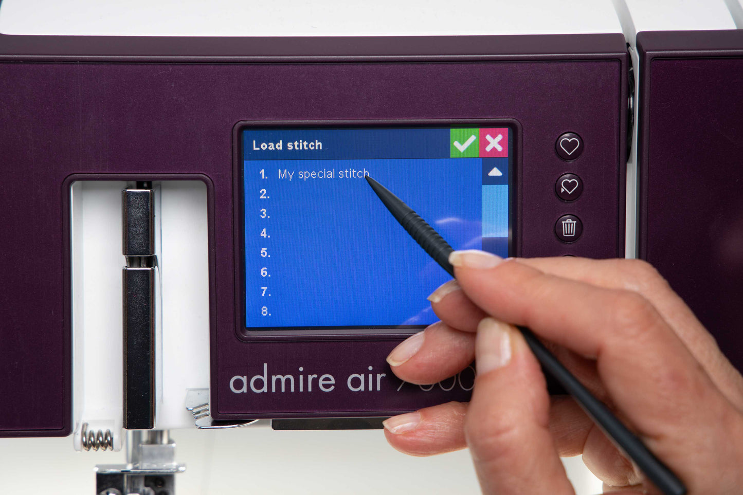 PFAFF admire air 7000 Coverlock Machine