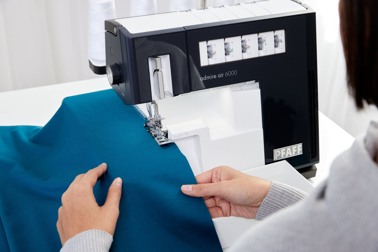 PFAFF admire air 6000 Coverlock Machine