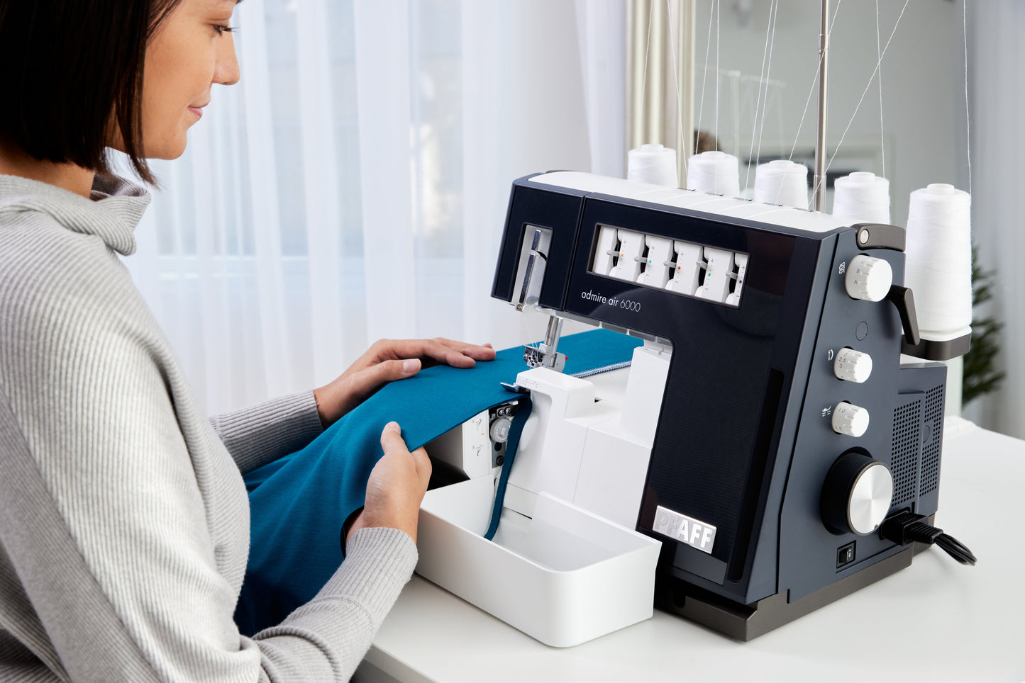 PFAFF admire air 6000 Coverlock Machine